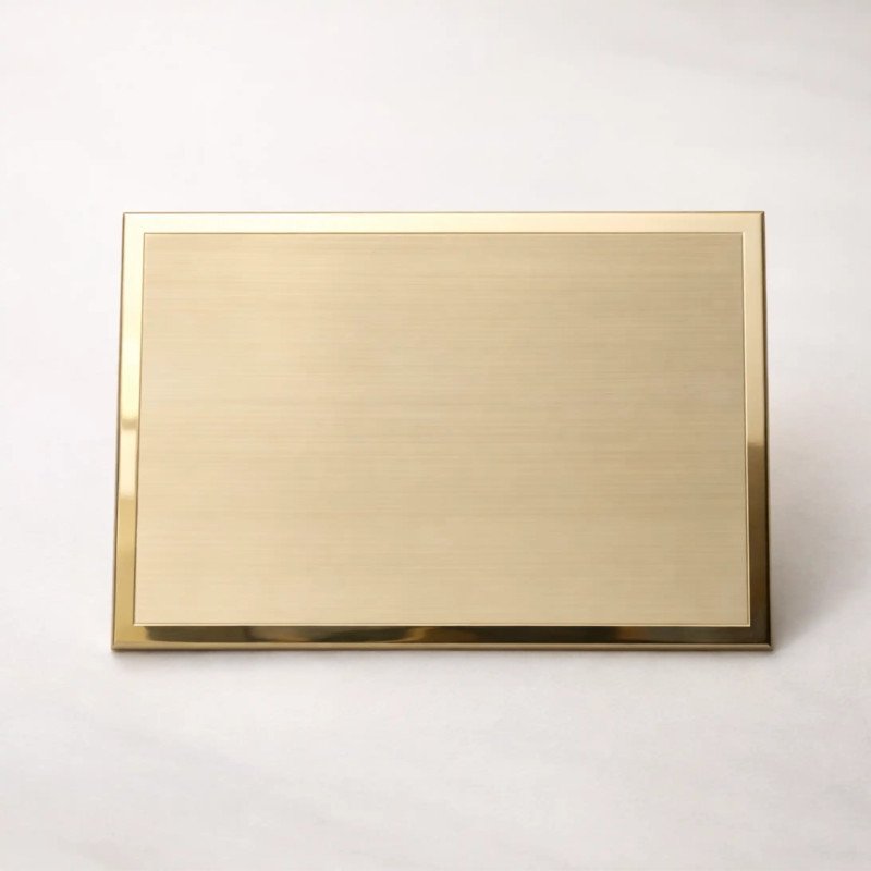 Velora | Targa In Ottone Satinato Bordo Lucido