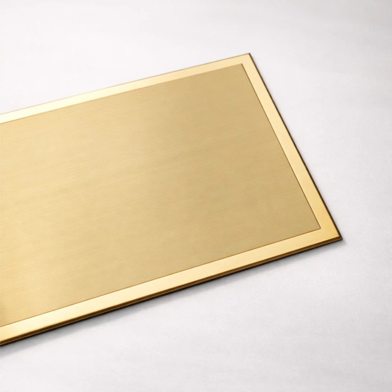 Velora | Targa In Ottone Satinato Bordo Lucido